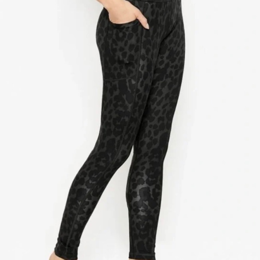 VS Matching Set - Essential Pocket Leggings and Strappy Bra - Animal Print